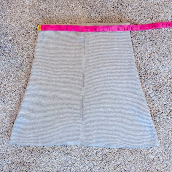Aritzia WILFRED FREE light gray ribbed stretch mini skirt. Women's size S - Picture 6 of 7